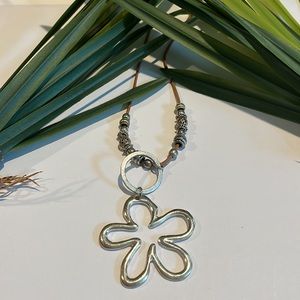 New 18” Daisy Flower Wire Necklace with Beads